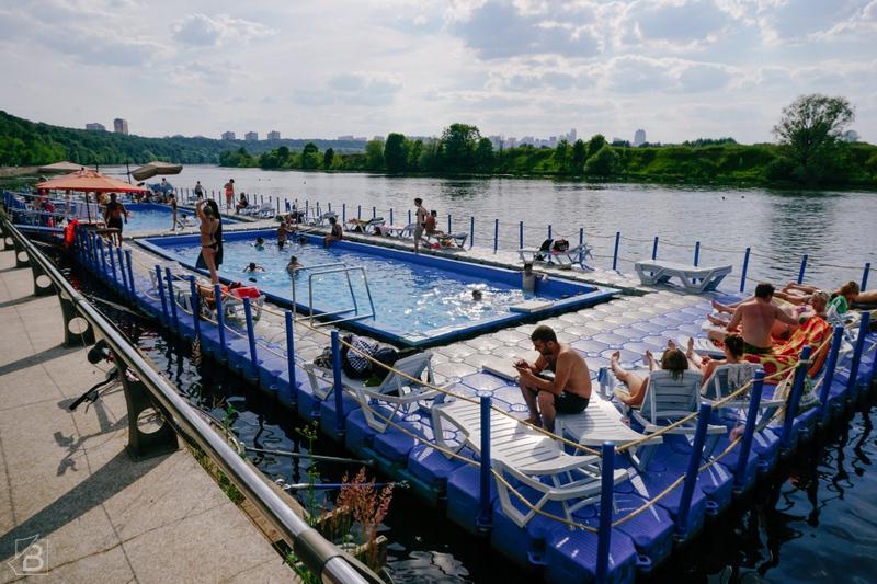 Филевский парк места. Филевский парк бассейн. Понтонные бассейны в парке «Фили».